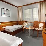 Hotel Harmony Club